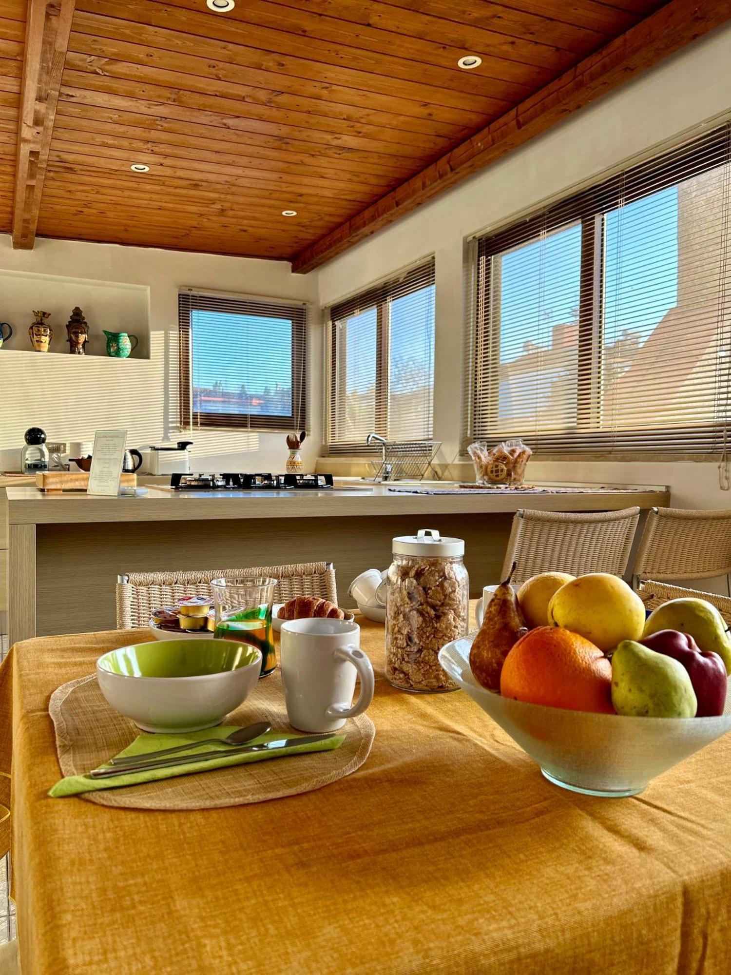 Ferienwohnung "The Attic" - Terrazza Con Vista & Parcheggio Gratuito Marano di Napoli Exterior foto